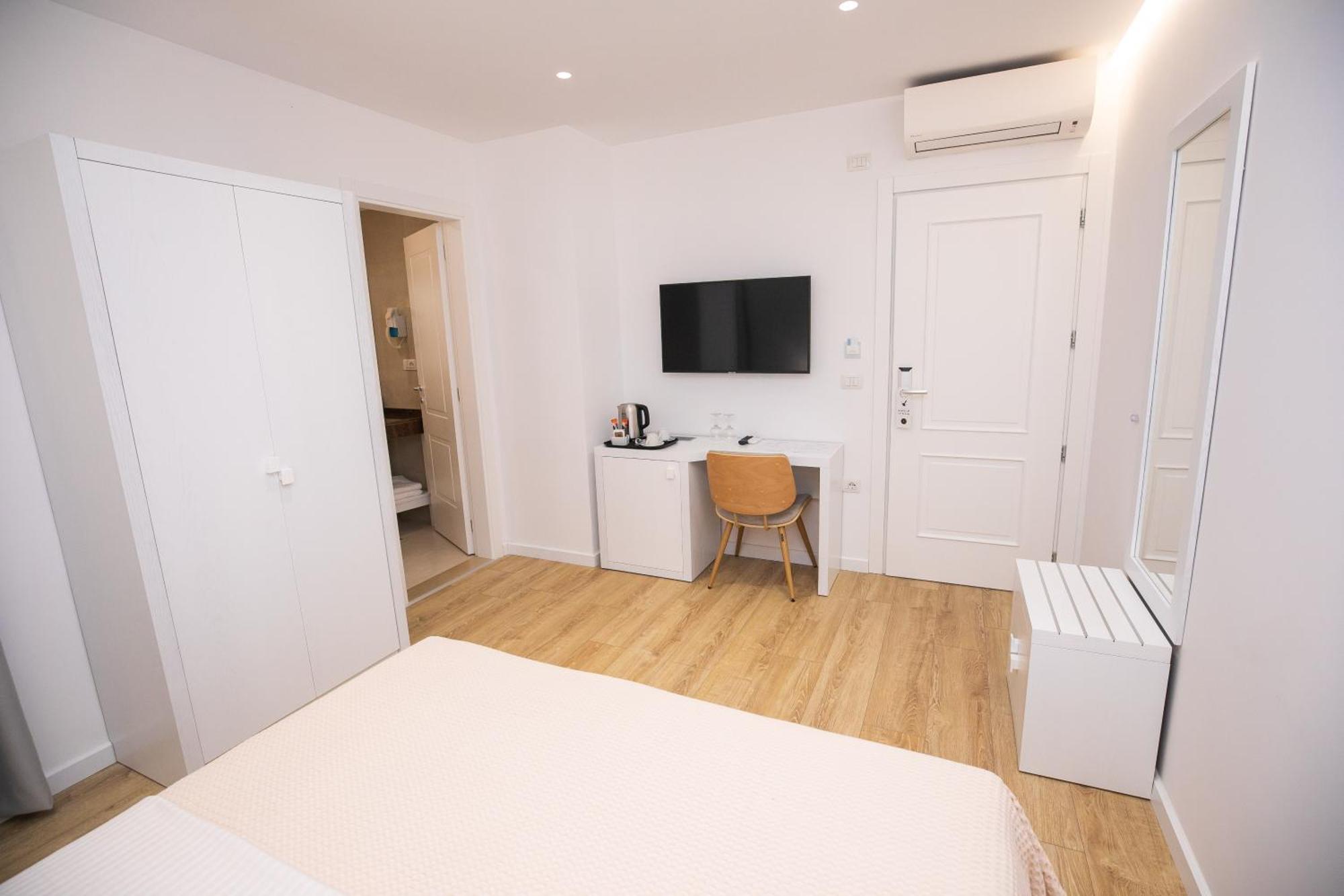 Hotel Elior Tirana Rum bild